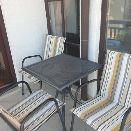 Nada Διαμέρισμα Τρογκίρ